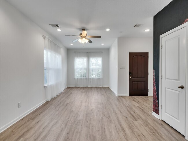 Photo - 3536 Rebecca St