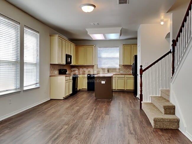 Photo - 2820 Hereford Rd