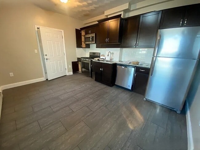 Building Photo - 125 Bow St Unit 1L Rental