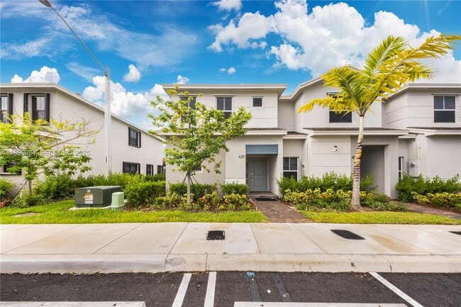 Photo - 425 NE 1st Ave