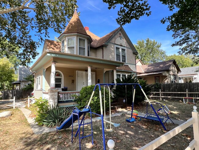 Building Photo - 2904 Q St Unit #2906