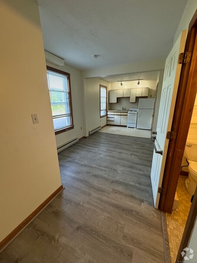 Building Photo - 49 Ledyard Ave Unit 2 Rental
