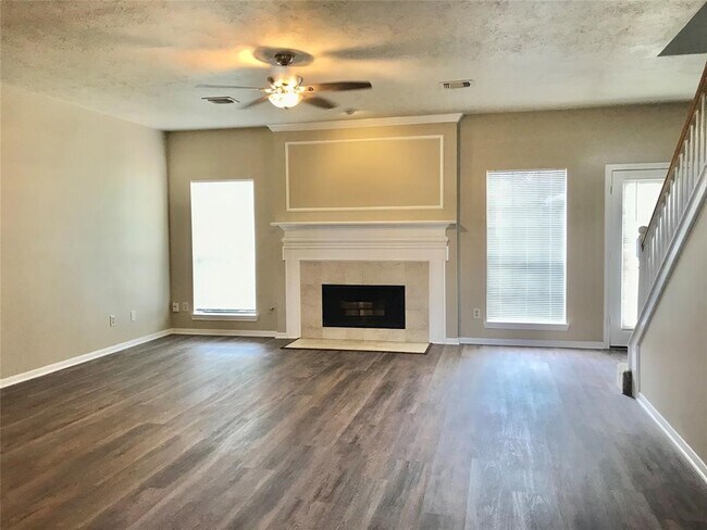 835 Prairie Brook Ct