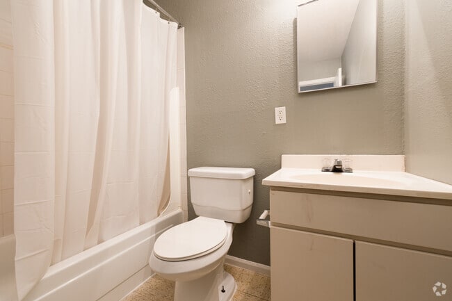 1BR, 1 BA - 660SF