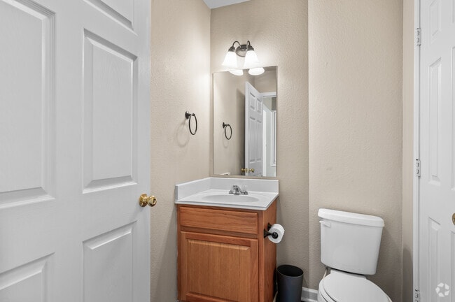 2BR, 1.5BA - 1,180SF D5 (Wood Plank)