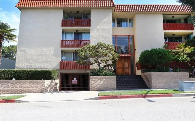Building Photo - 2 Bedroom with View Balcony in Culver City