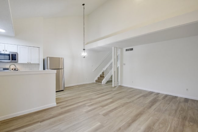 Photo - 6803 Woodhue Dr Unidad A