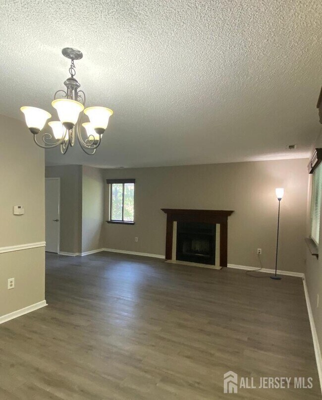 Photo - 254 Hampshire Dr