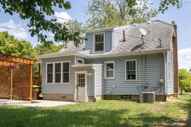 2562 Torrey Ave