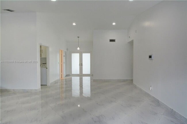 Photo - 210 NE 2nd Ct