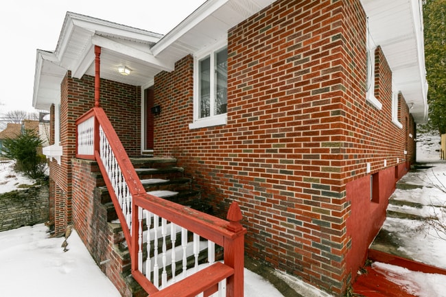 Photo - 605 Crawford Ave