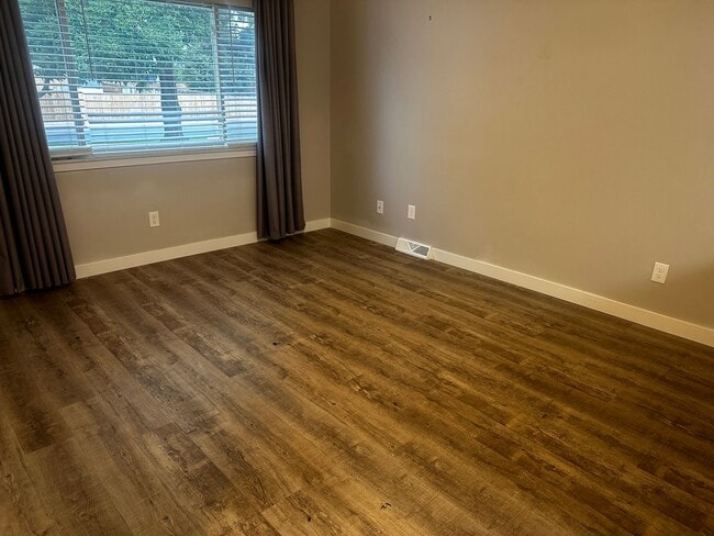 Photo - Stunning 3 bedroom AVAILABLE NOW!