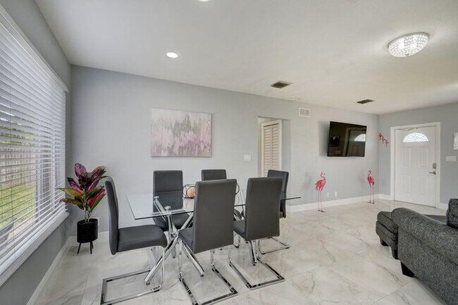 Photo - 1415 Crest Dr