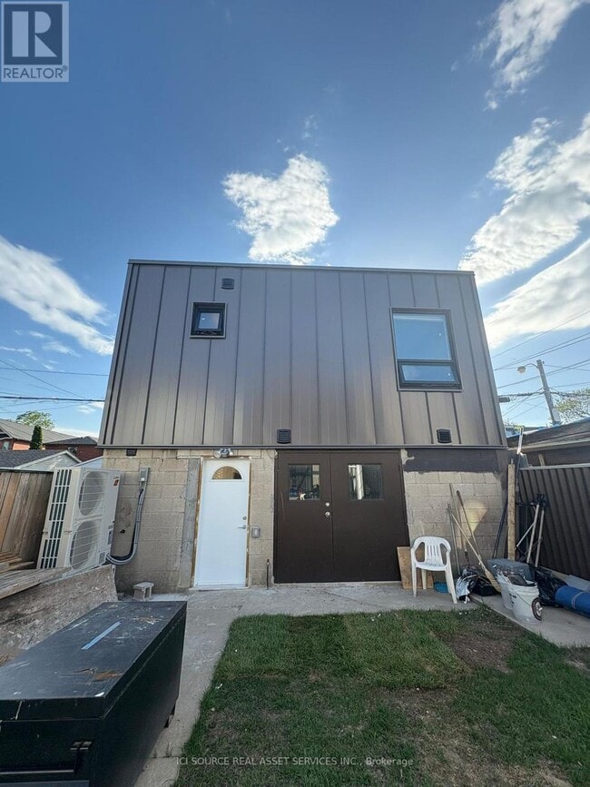 Photo - 822 Ossington Ave