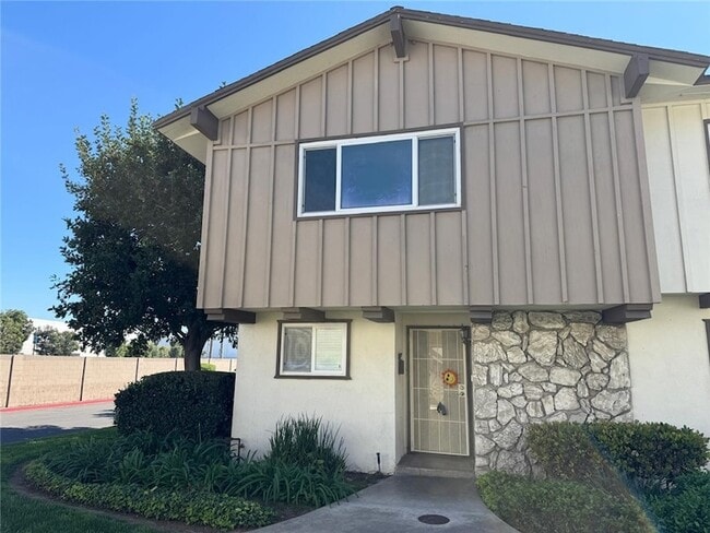 Photo - 11115 Slater Ave