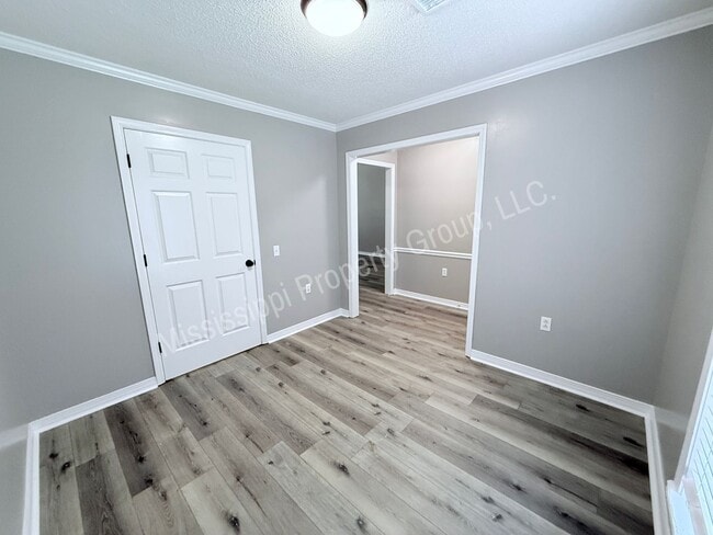 2112 Harris Dr