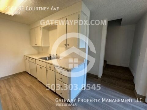Photo - 2561 SE Courtney Ave