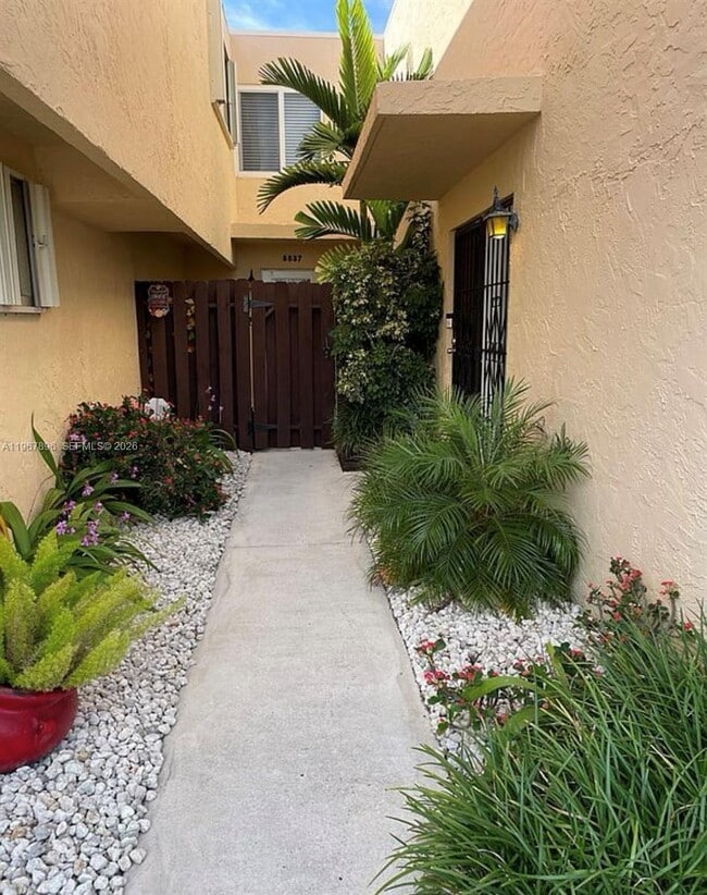 Photo - 8837 NE 4th Avenue Rd