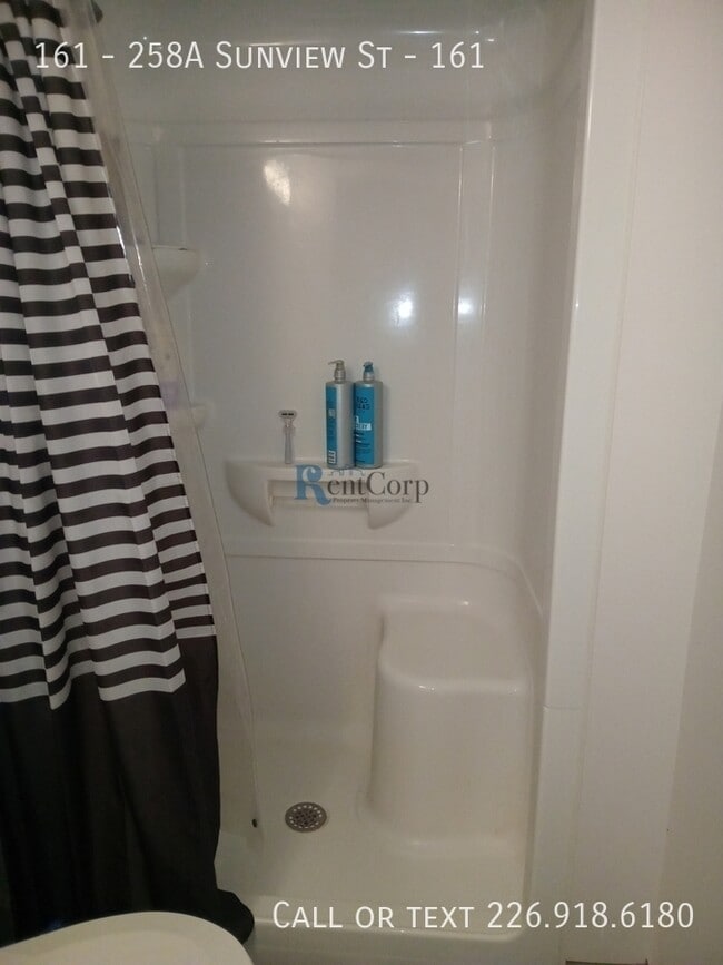 Photo - 258A-258A Sunview St