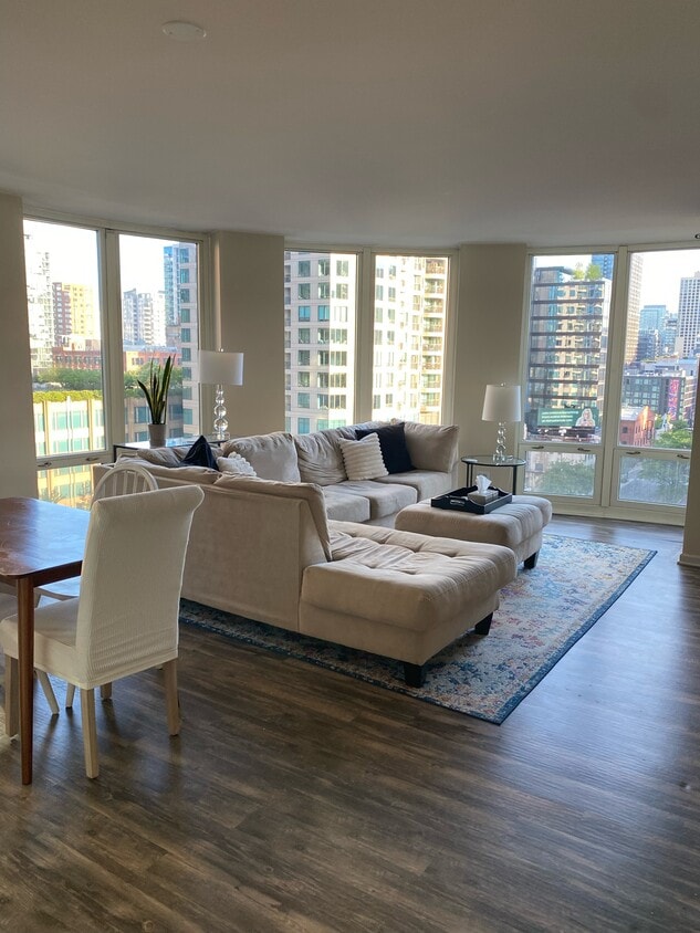 Photo - 345 N La Salle Dr (Chicago, IL)