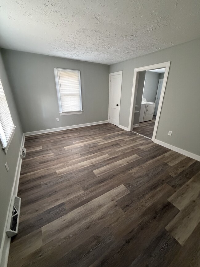 Photo - 711 Dennis St