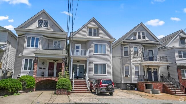 Building Photo - 23 W 42nd St Unit 3 Rental