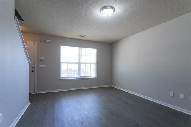 Photo - 645 Stadler Pointe