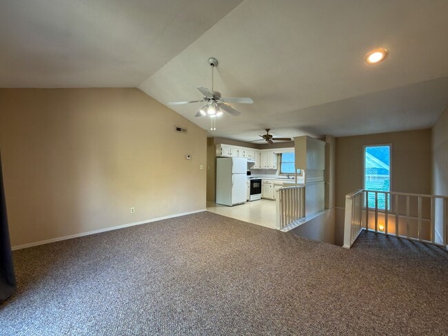 Building Photo - 501 N May Ave Unit 4