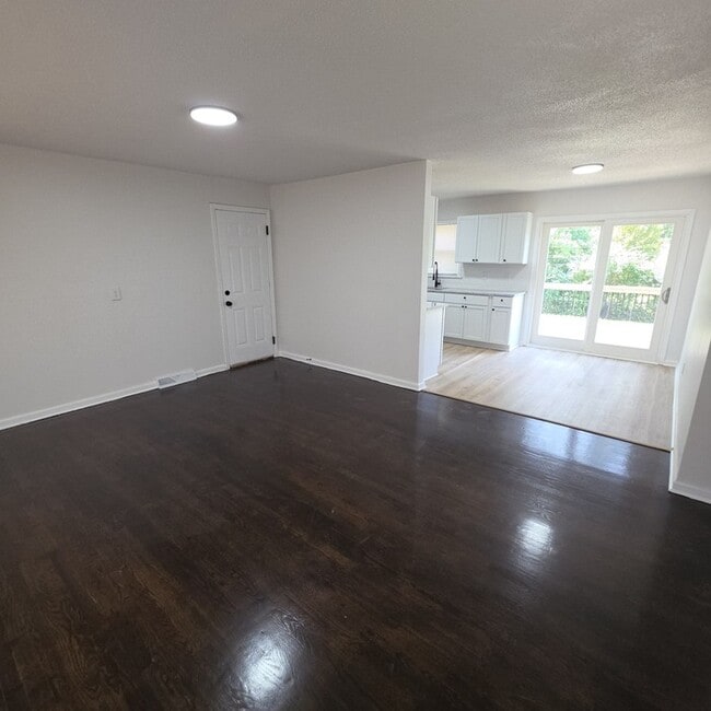 Spacious 3 bedrooms and 2 baths ranch home located on SE Browning St in Lee's Summit, MO