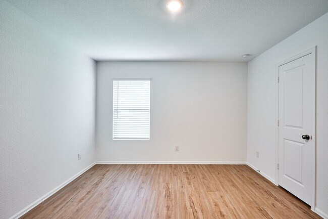 Photo - 3323 Avary River Ln