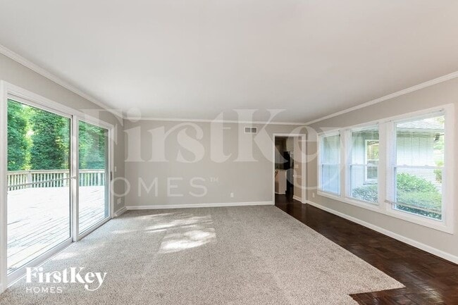 Photo - 4609 Oakcliffe Rd