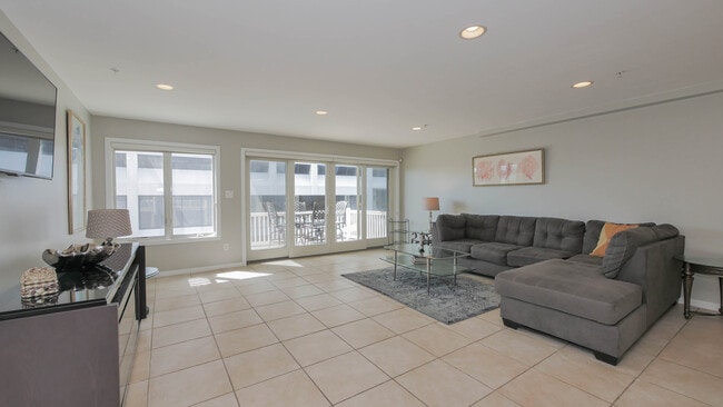 Photo - 137 S Berkley Sq