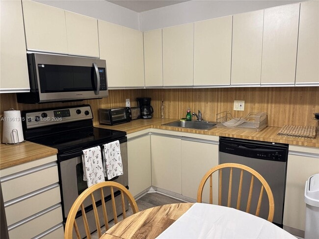 Photo - 2500 Parkview Dr Unit 1610