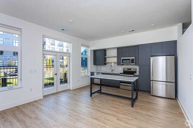 1BR, 1BA - 651SF