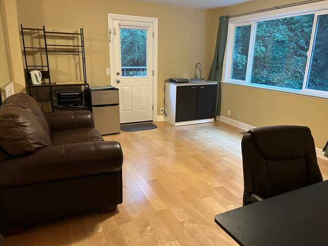 Building Photo - 435 Hubbard Gulch Rd