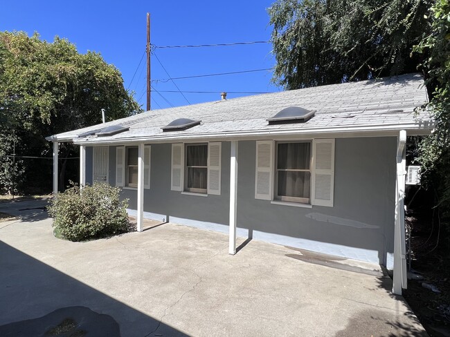 Small Courtyard - 5516 Pal Mal Ave House Unit Back