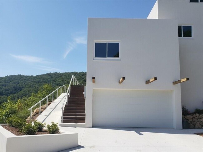 Photo - 966 Wauka Ridge Rd