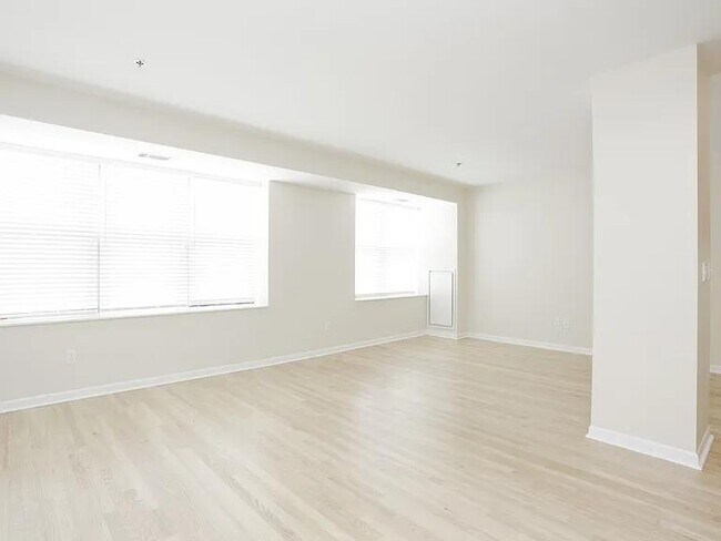 Photo - 1337 W Fargo Ave Unit 703