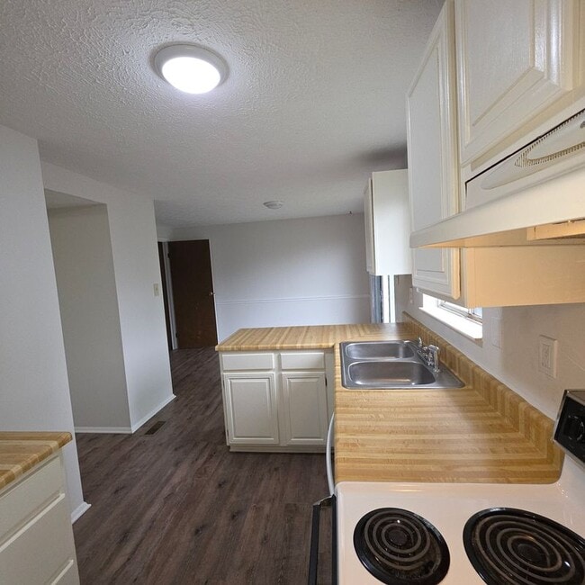 Photo - 1758 Springfield Ln
