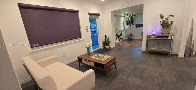 Photo - 875 NE 130th St