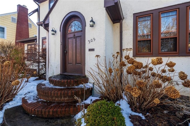 Photo - 305 Castlebar Rd