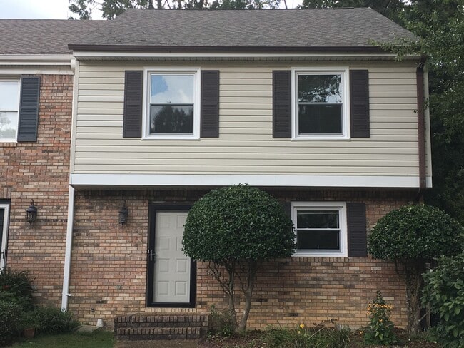 Building Photo - End Unit Town Home For Rent