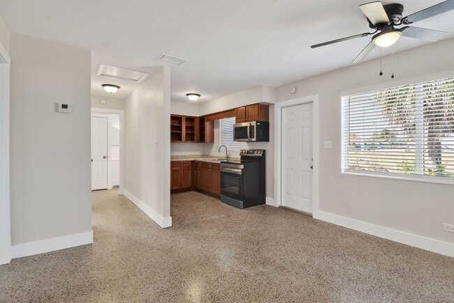 Photo - 58 W 27th St