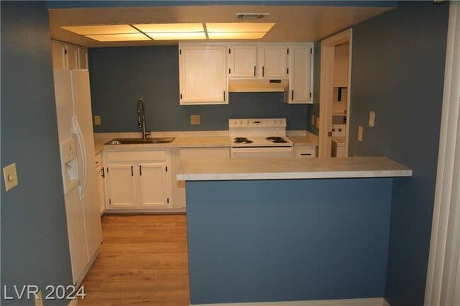 Kitchen has fridge, stove/oven. Off of the kitchen is laundry room/pantry that leads garage. - 2616 Aracatuba Ave