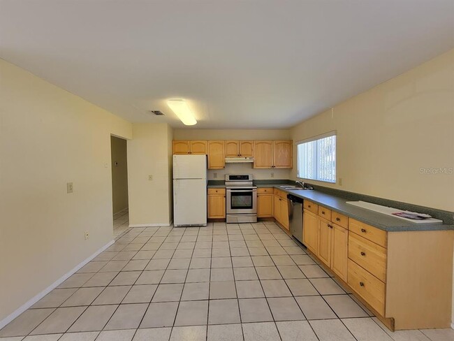 Photo - 2466 Lakeshore Cir