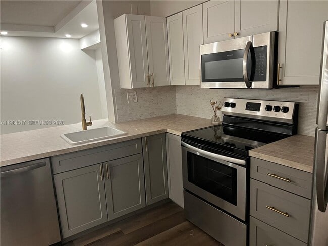 Photo - 3001 N Oakland Forest Dr Unit 104