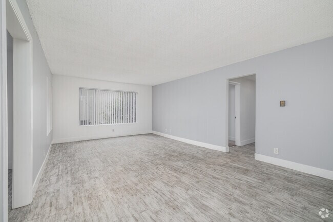 3BR, 2BA - 1,300SF - Living Room