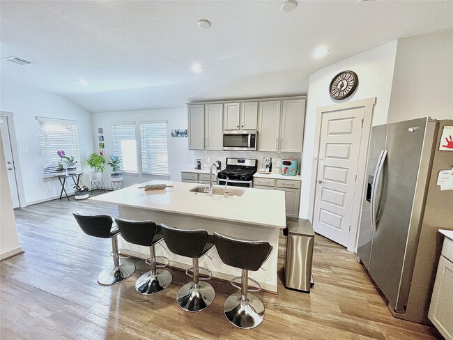 Photo - 6811 Fleetwood Crescent Wy