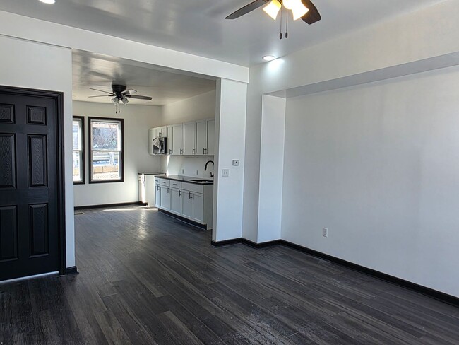 Photo - Fully Updated 2 bedroom 1 bathroom home for rent!