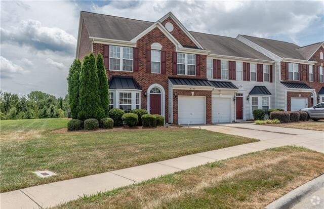 Building Photo - Beautiful, Move in ready, 3 Bedroom 2.5 B... Rental